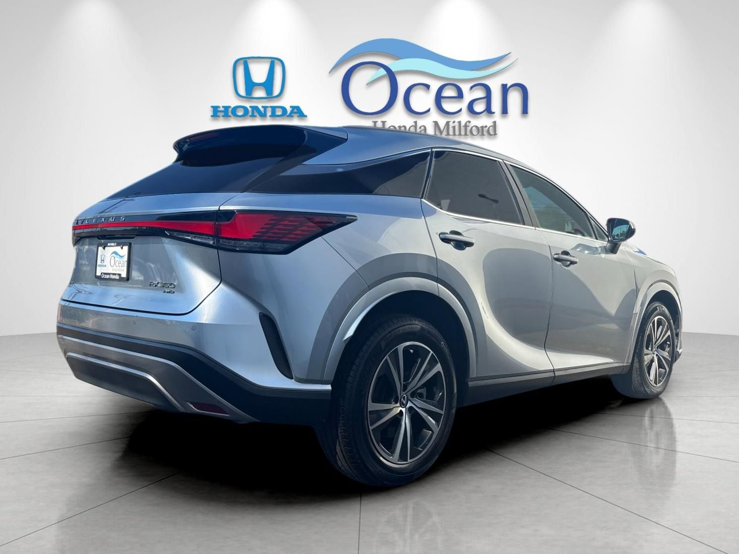 Used 2023 Lexus RX 350 Premium w/ Accessory Package AWD/4WD image 3