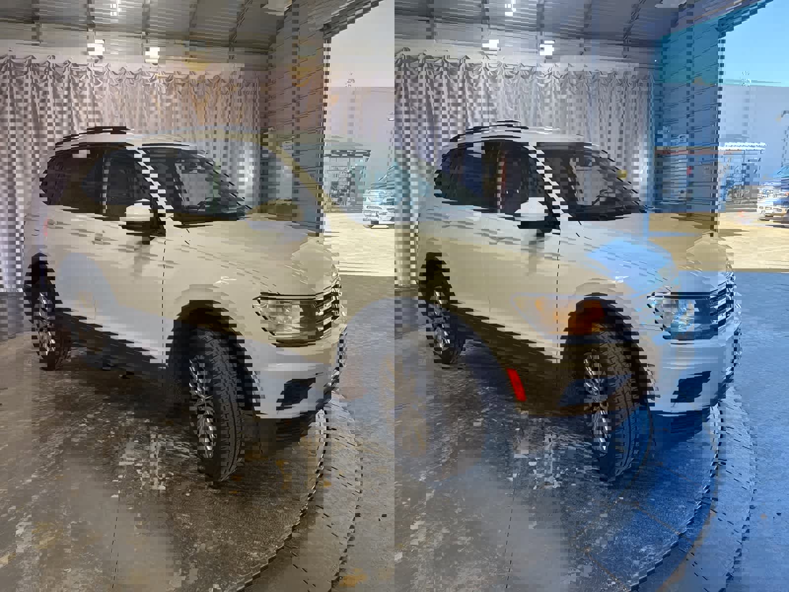 Used 2018 Volkswagen Tiguan S image 3