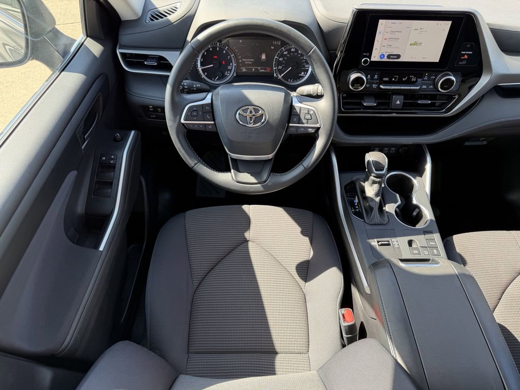 Used 2025 Toyota Highlander LE image 14