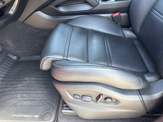 Used 2024 Porsche Cayenne Coupe AWD/4WD image 21