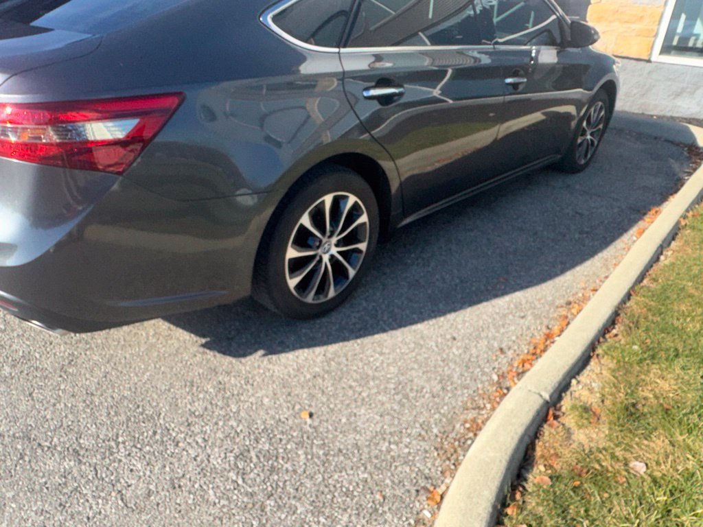 Used 2018 Toyota Avalon XLE Plus w/ Four Season Floor Mat Package FWD image 2