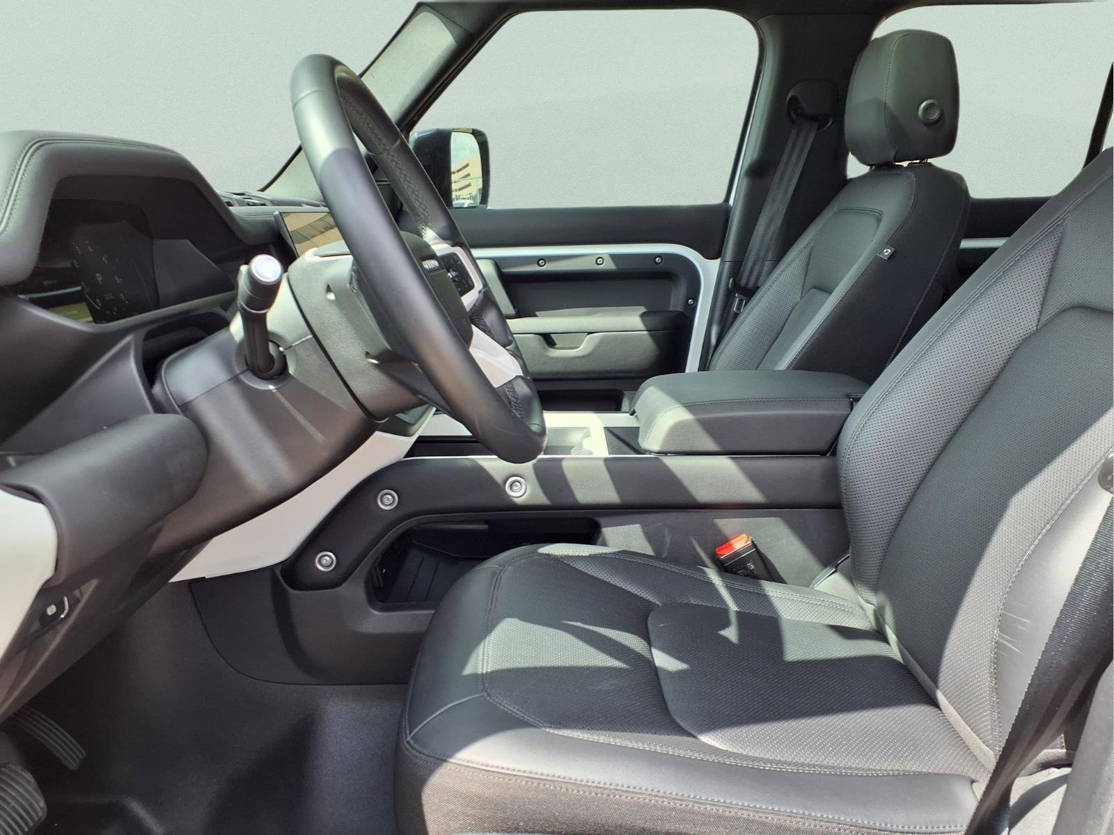 Used 2025 Land Rover Defender 110 S image 12