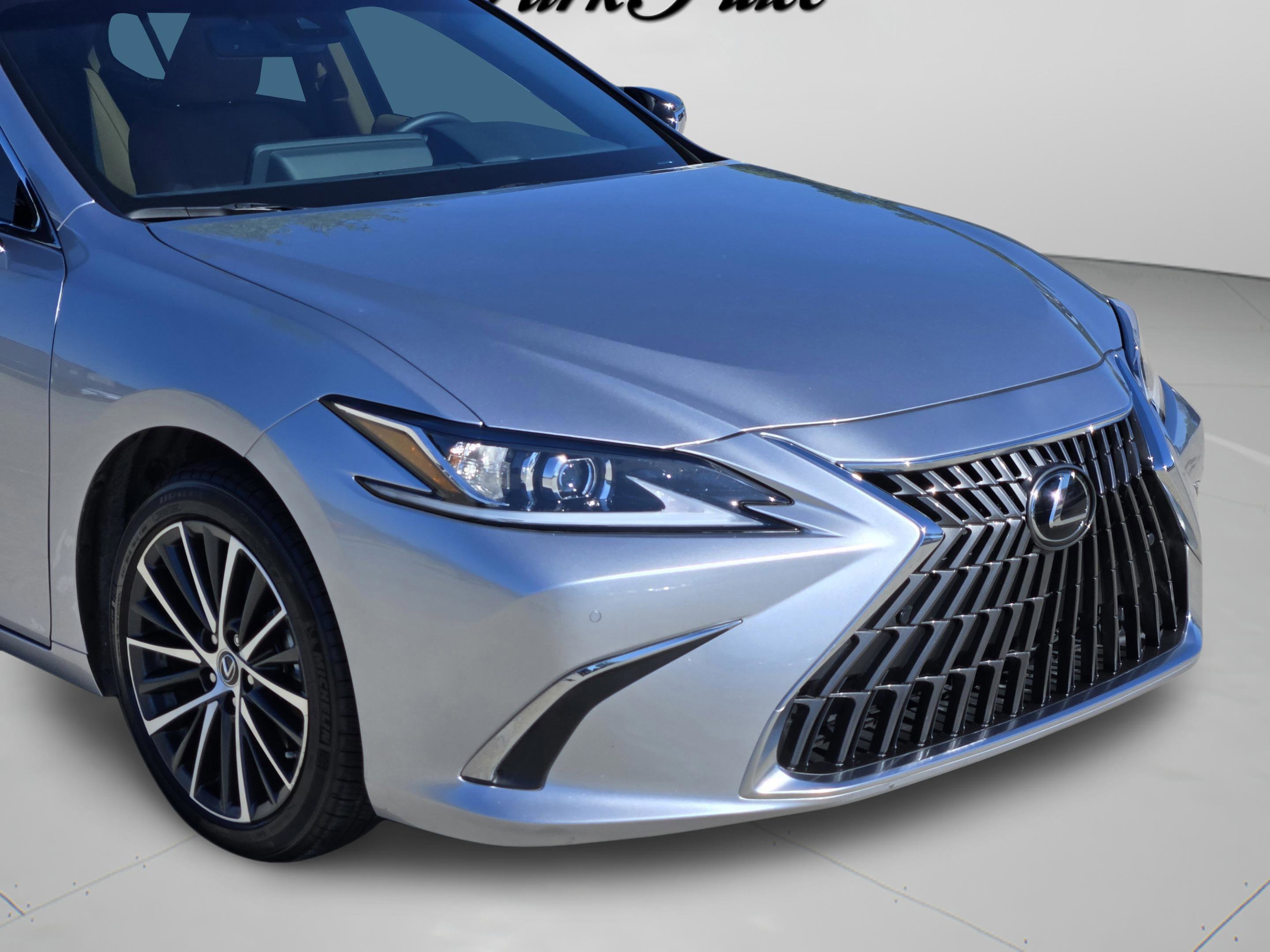 Used 2025 Lexus ES 300h w/ Premium Package FWD image 35