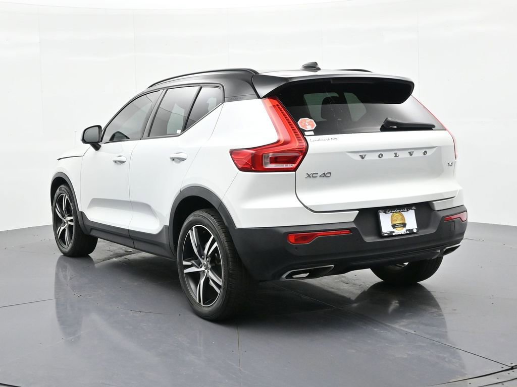 Used 2020 Volvo XC40 T4 R-Design image 8