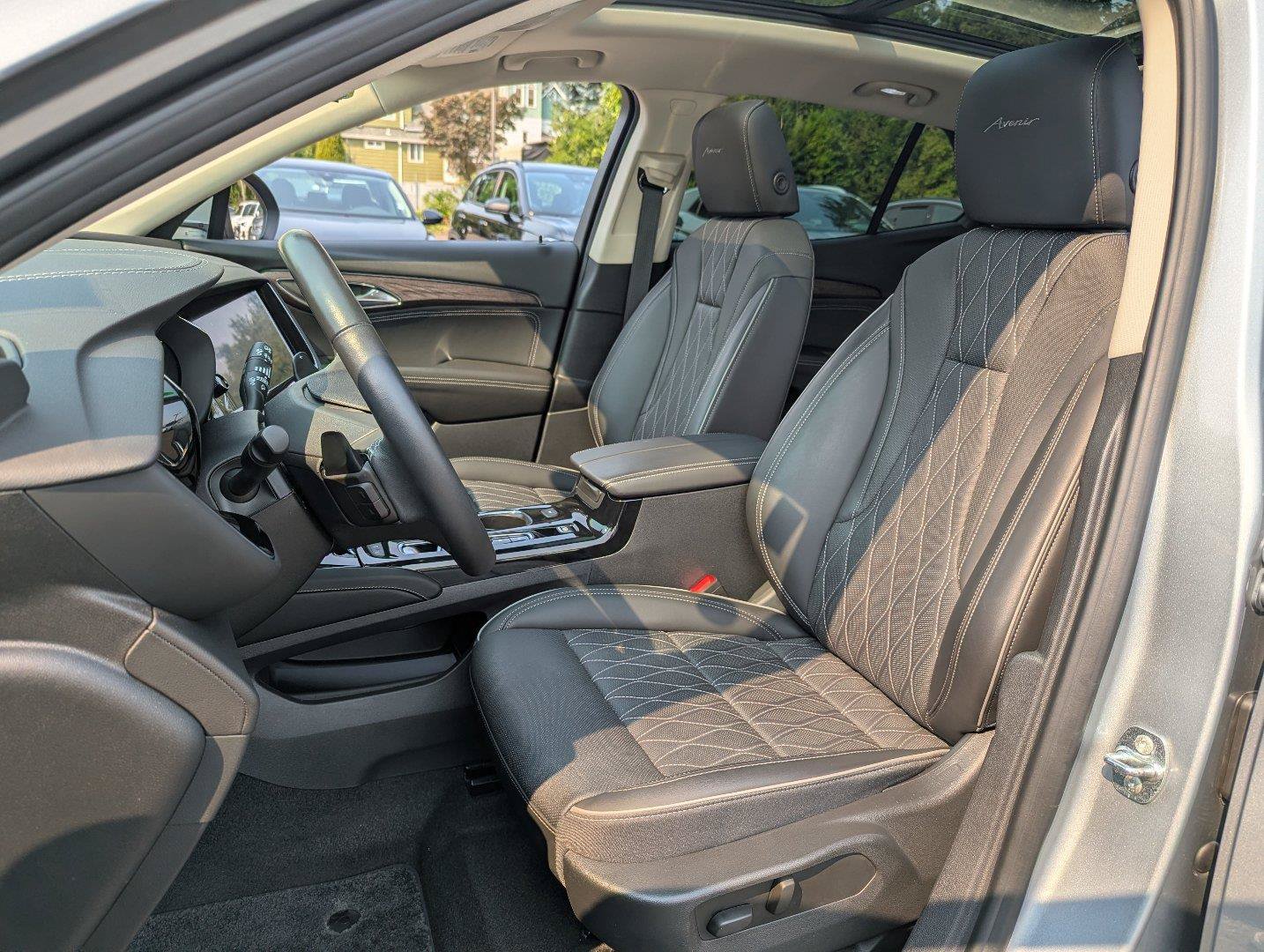 Used 2023 Buick Envision Avenir AWD/4WD image 30