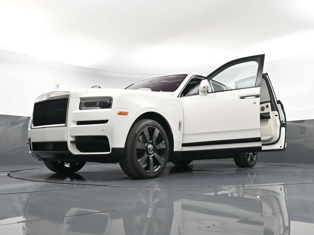 Certified 2022 Rolls-Royce Cullinan w/ Dark Exterior Package AWD/4WD image 43