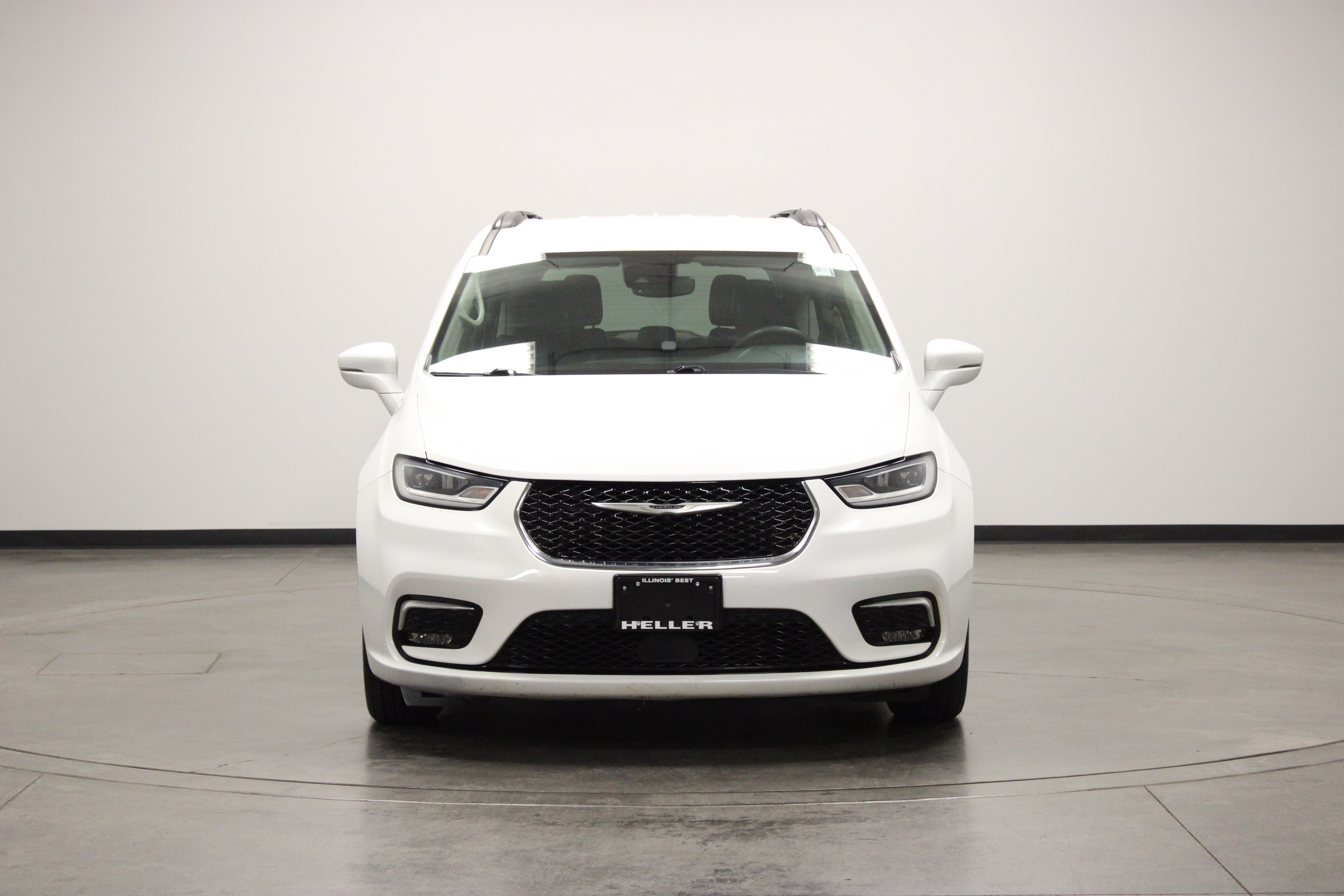 Used 2022 Chrysler Pacifica Touring-L FWD image 3