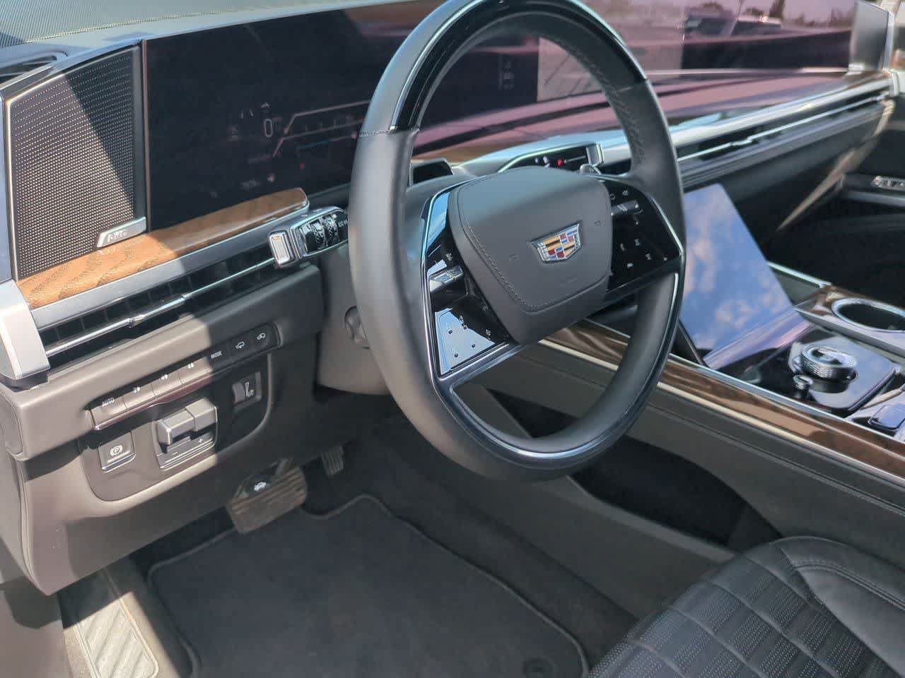 Used 2025 Cadillac Escalade Sport Platinum w/ LPO, ONYX Package AWD/4WD image 2