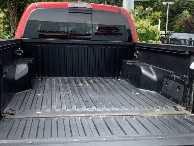 Certified 2022 Toyota Tacoma SR5 AWD/4WD image 38