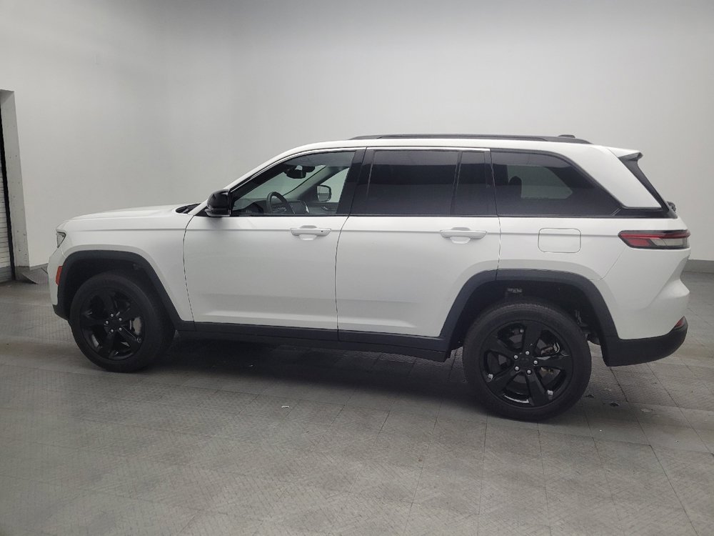 Used 2023 Jeep Grand Cherokee Limited w/ Black Appearance Package AWD/4WD image 3