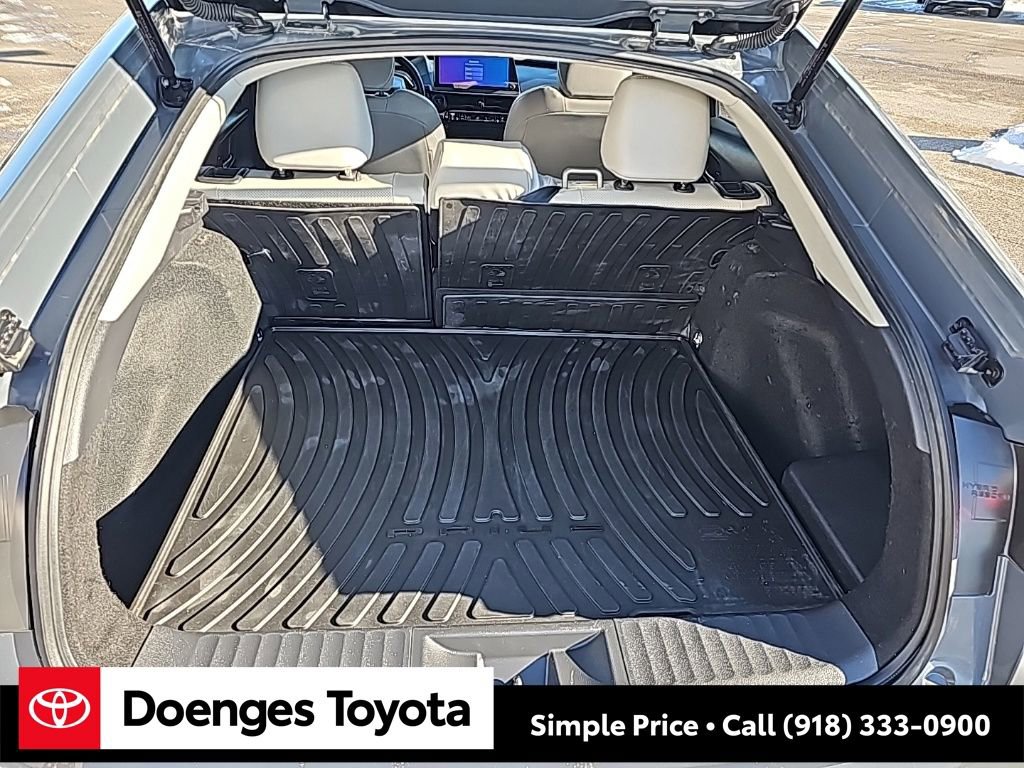Used 2023 Toyota Prius XLE image 16