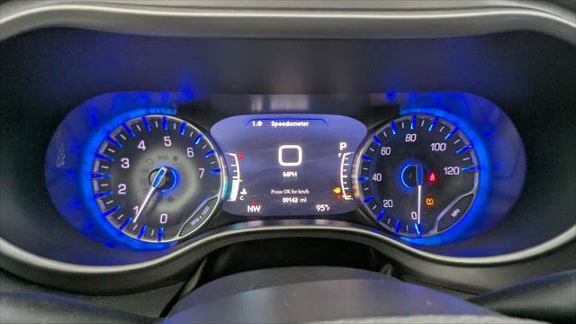Used 2023 Chrysler Pacifica Touring-L FWD image 26