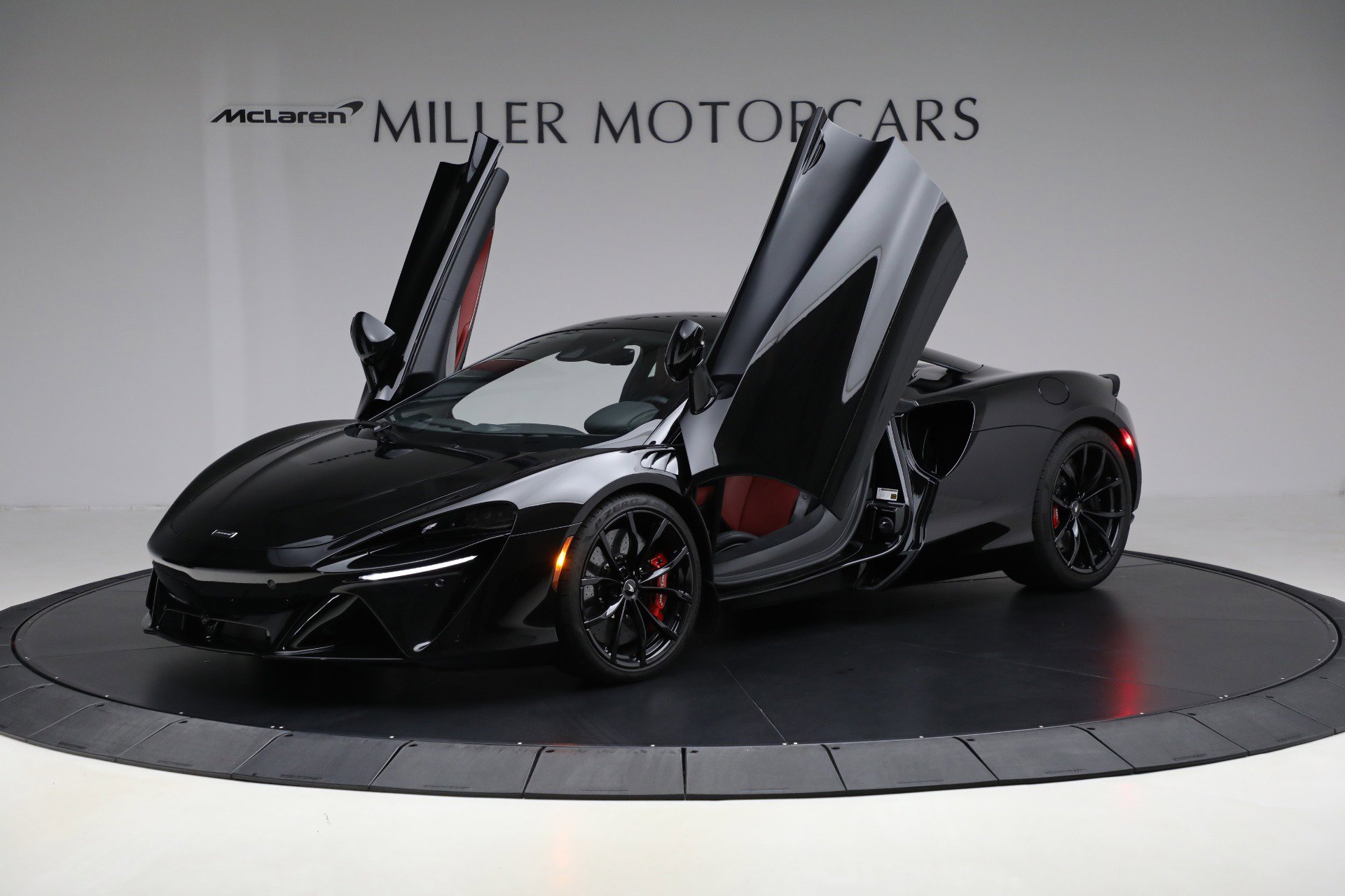 Used 2024 McLaren Artura image 14