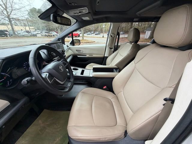Used 2021 Toyota Sienna XLE image 14
