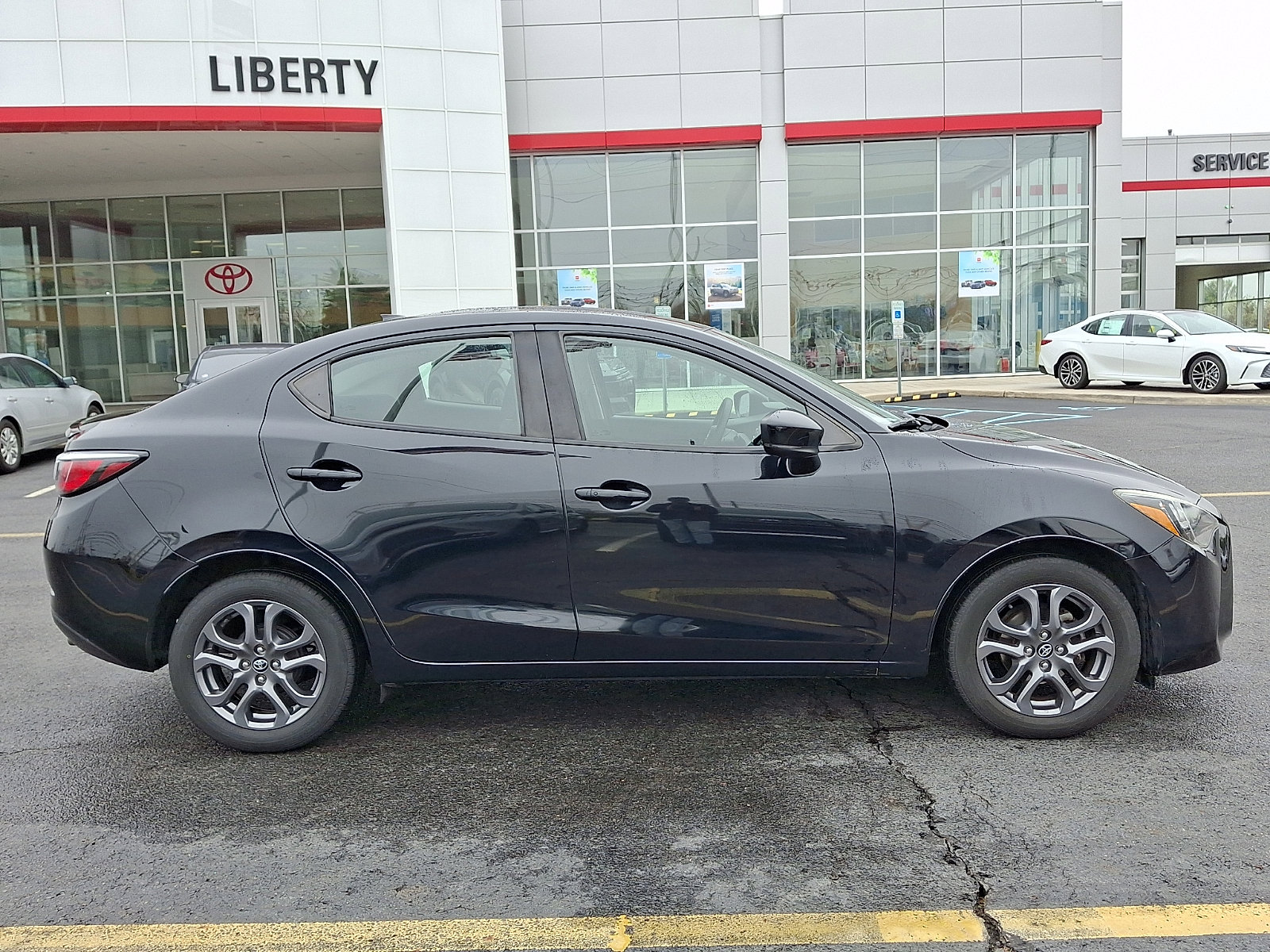 Used 2019 Toyota Yaris LE image 7