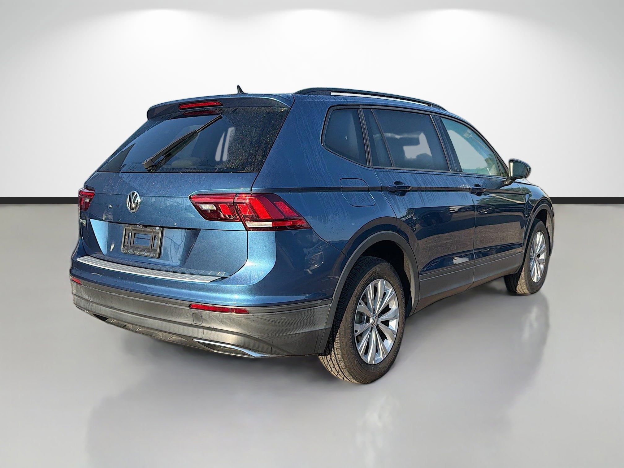 Used 2020 Volkswagen Tiguan S image 3