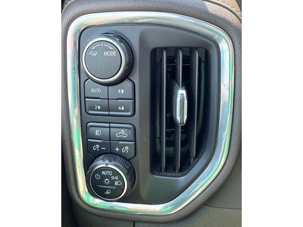 Used 2023 Chevrolet Silverado 2500 LTZ AWD/4WD image 12