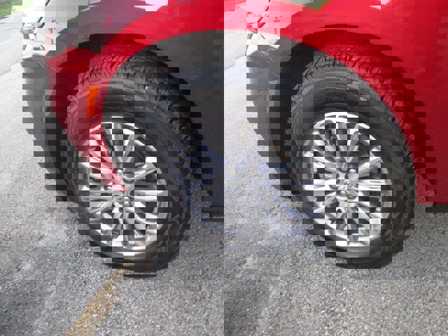 Used 2023 Buick Enclave Essence image 13