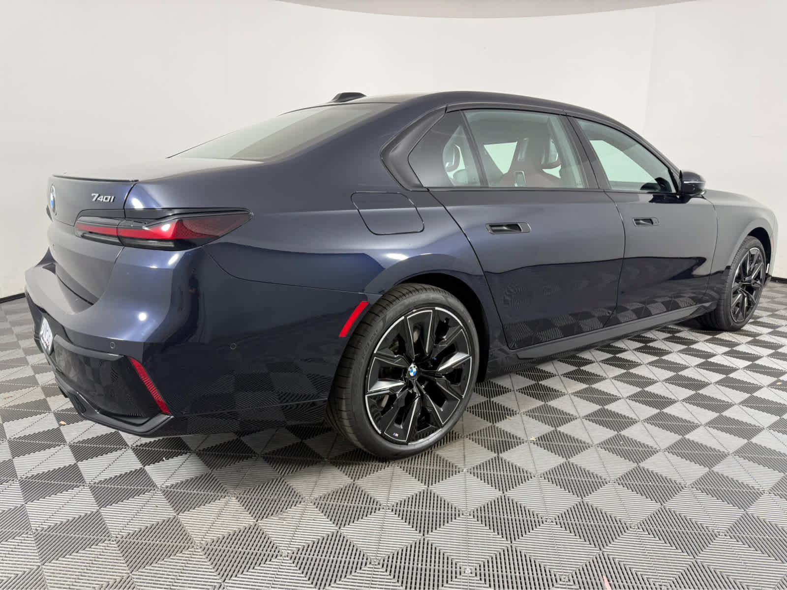 Certified 2025 BMW 740i w/ Premium Package RWD image 3