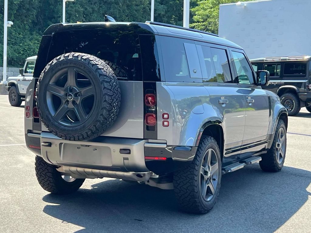 Used 2024 Land Rover Defender 110 X-Dynamic SE AWD/4WD image 5