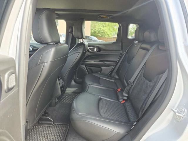 Certified 2025 Jeep Compass Latitude w/ Sun & Sound Group AWD/4WD image 13