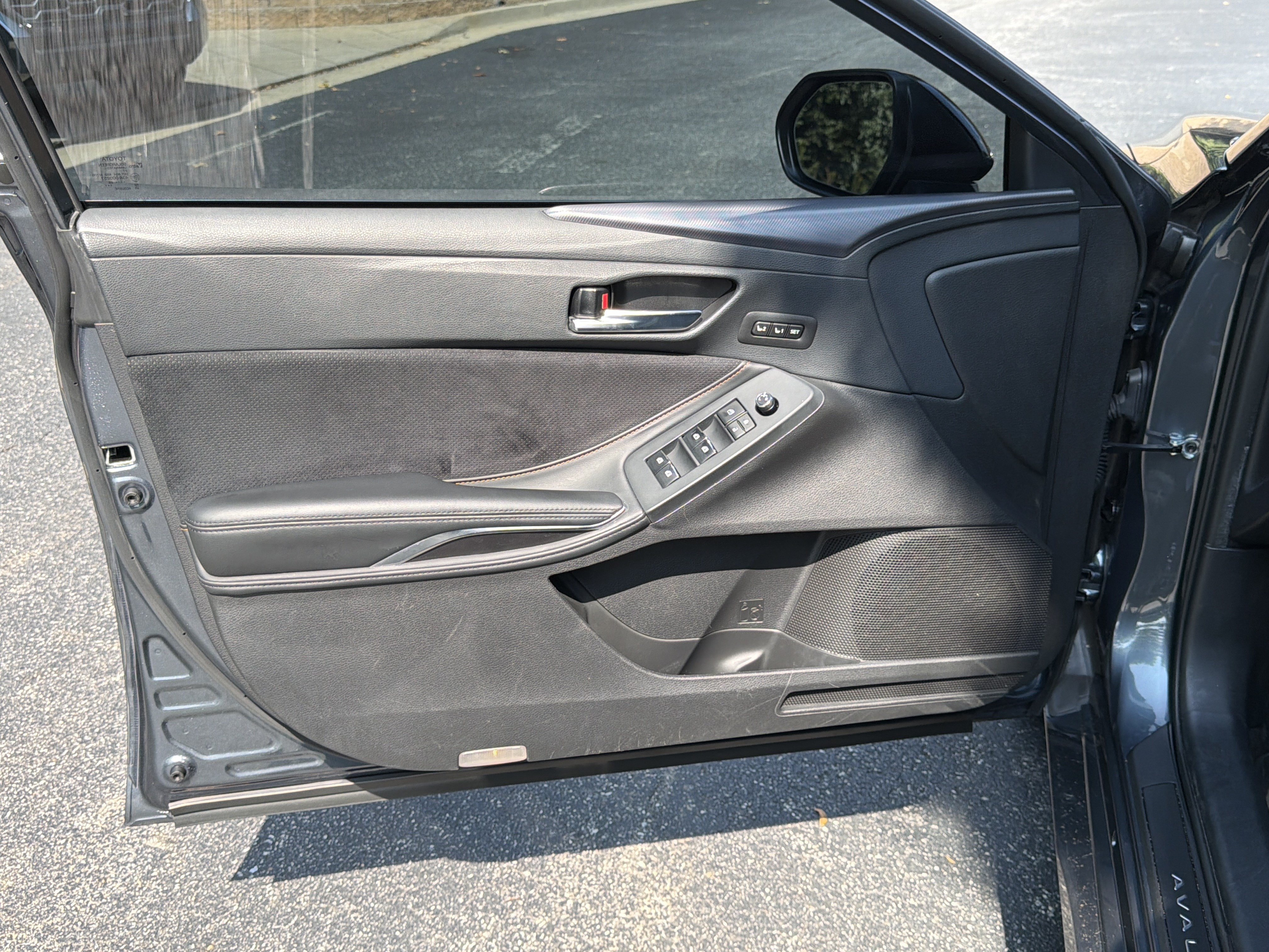 Used 2022 Toyota Avalon Touring w/ Advanced Safety Package FWD image 10