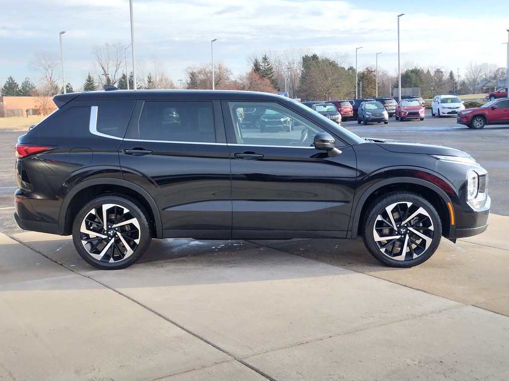 Used 2022 Mitsubishi Outlander ES image 4