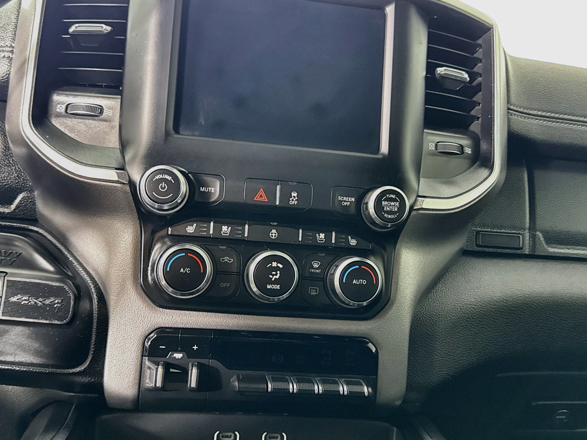 Used 2020 RAM 2500 Laramie w/ Night Edition AWD/4WD image 17