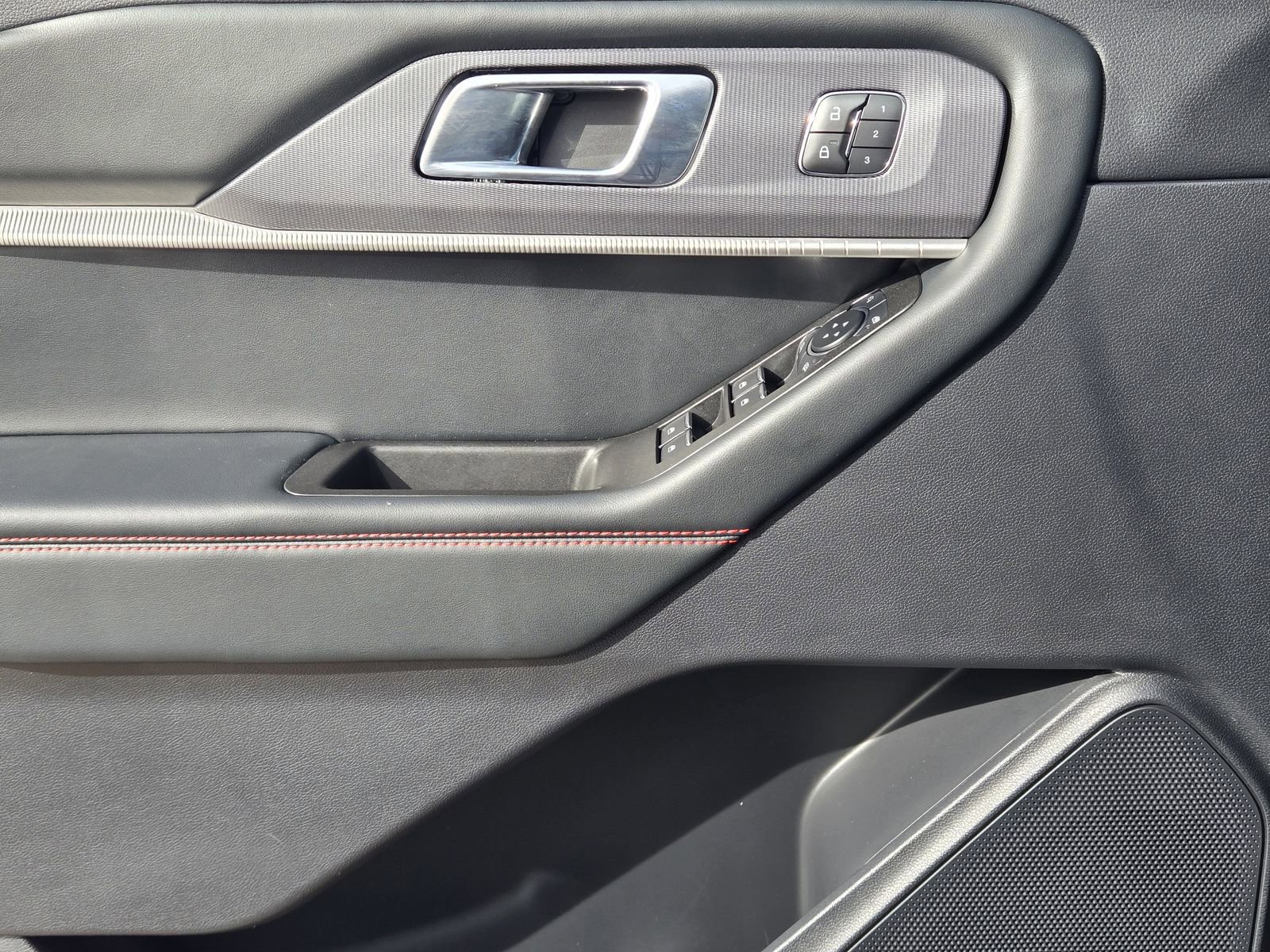 Used 2025 Ford Explorer ST-Line w/ Premium Package image 26