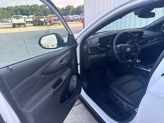 Used 2025 Buick Envista Sport Touring w/ Convenience I Package FWD image 22