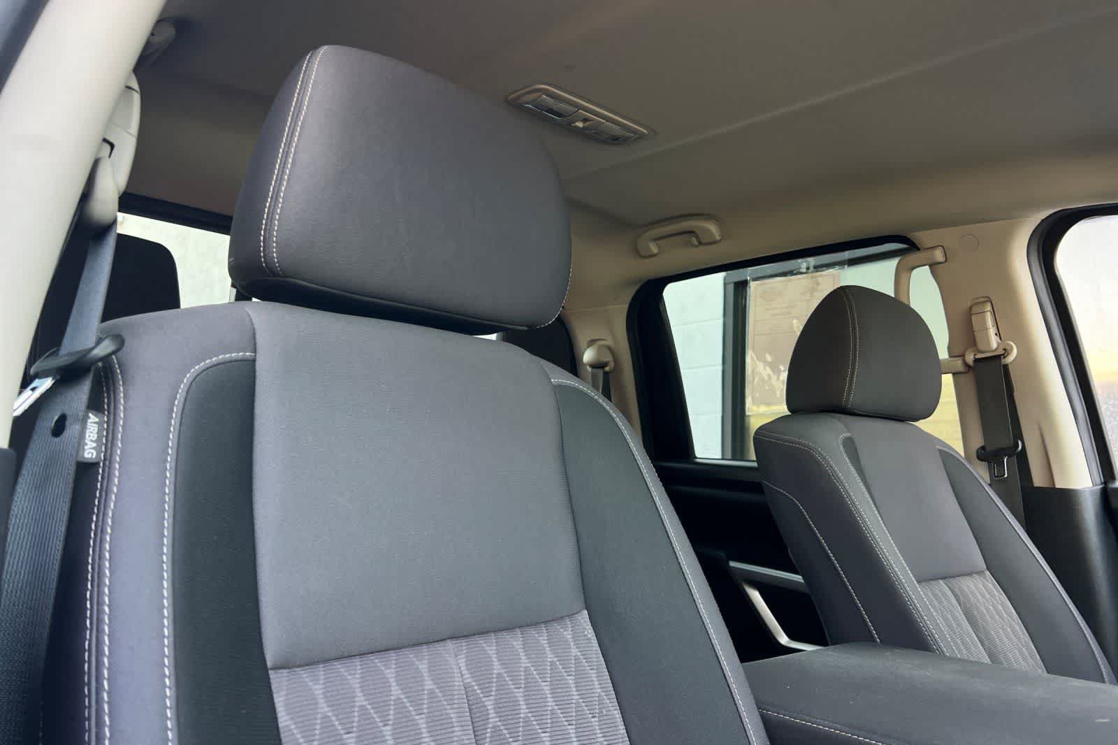 Used 2022 Nissan Titan SV AWD/4WD image 18