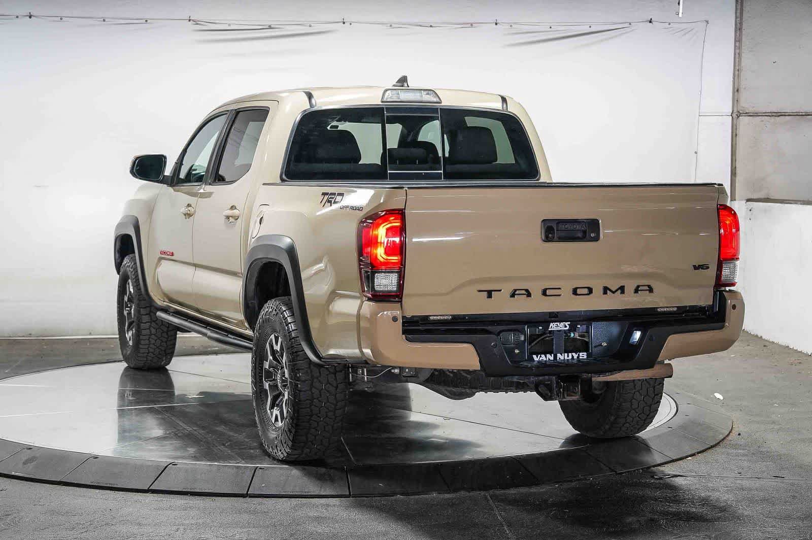 Used 2019 Toyota Tacoma TRD Off-Road w/ Technology Package AWD/4WD image 2