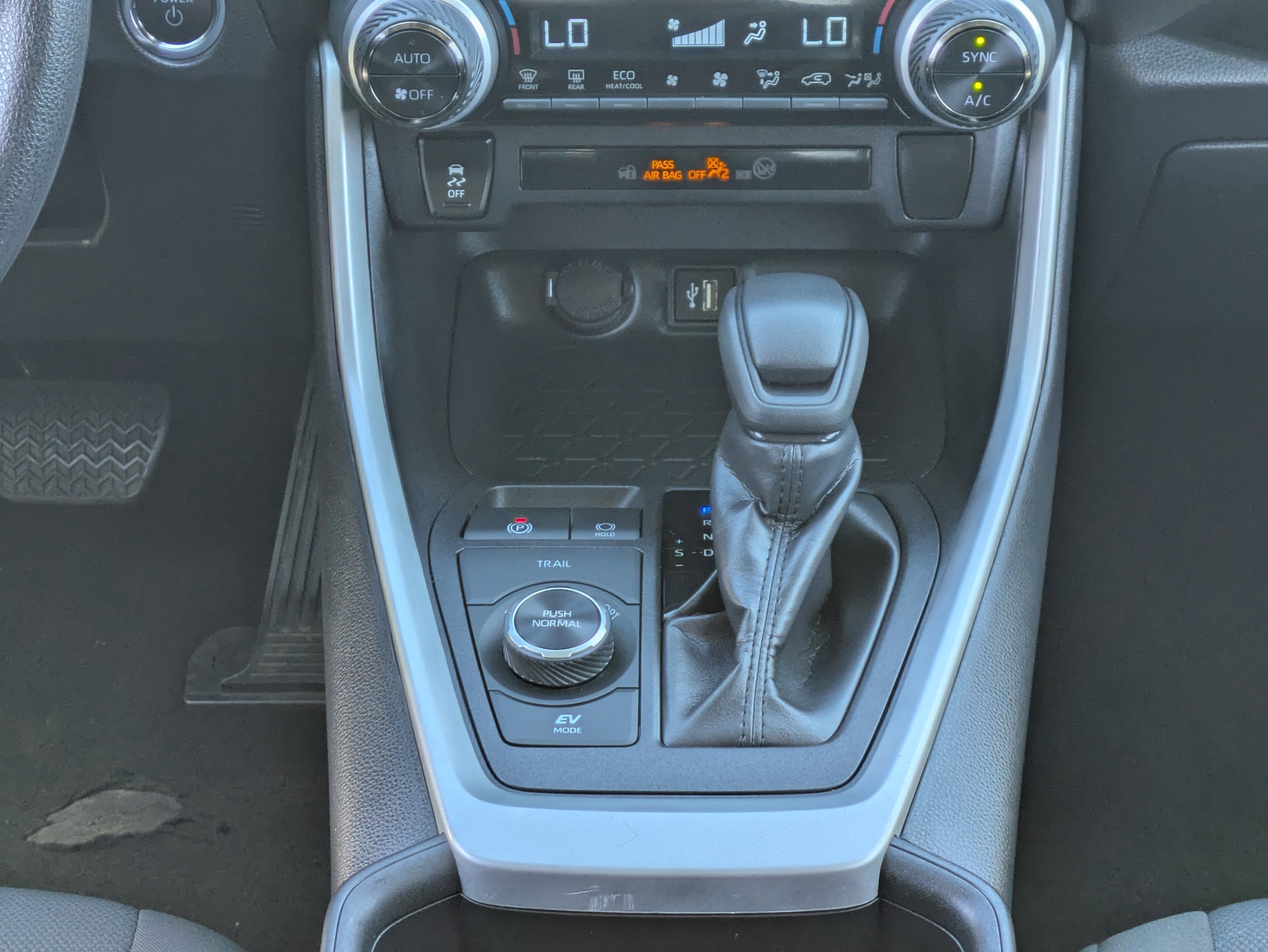 Used 2025 Toyota RAV4 XLE AWD/4WD image 20