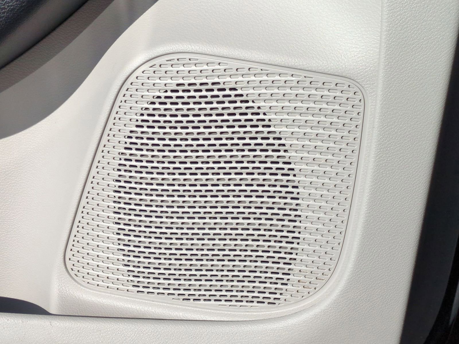 Used 2017 Chrysler Pacifica Touring-L image 32