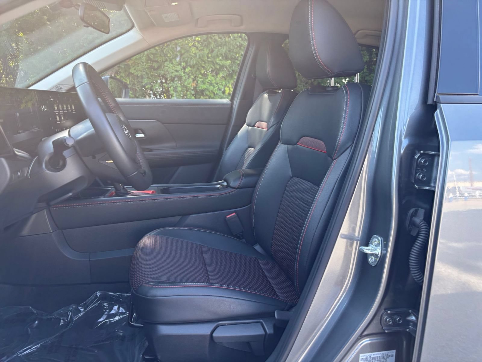 Used 2026 Nissan Kicks SR AWD/4WD image 25
