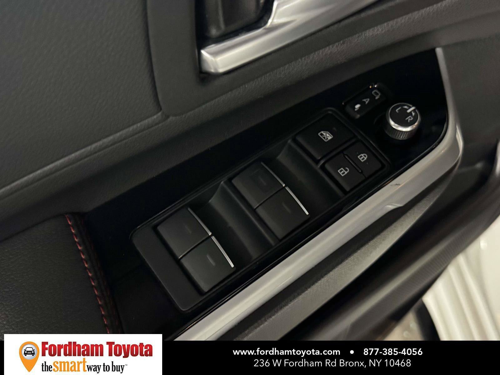 Used 2025 Toyota Sienna XSE w/ XSE Premium Package AWD/4WD image 16