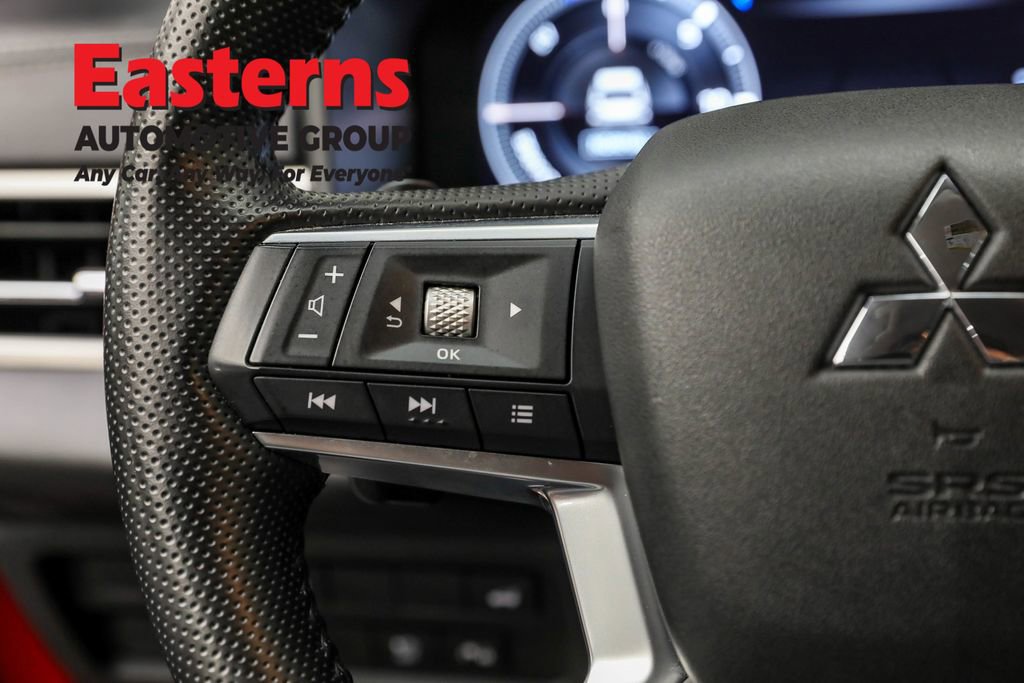 Used 2023 Mitsubishi Outlander SE image 15