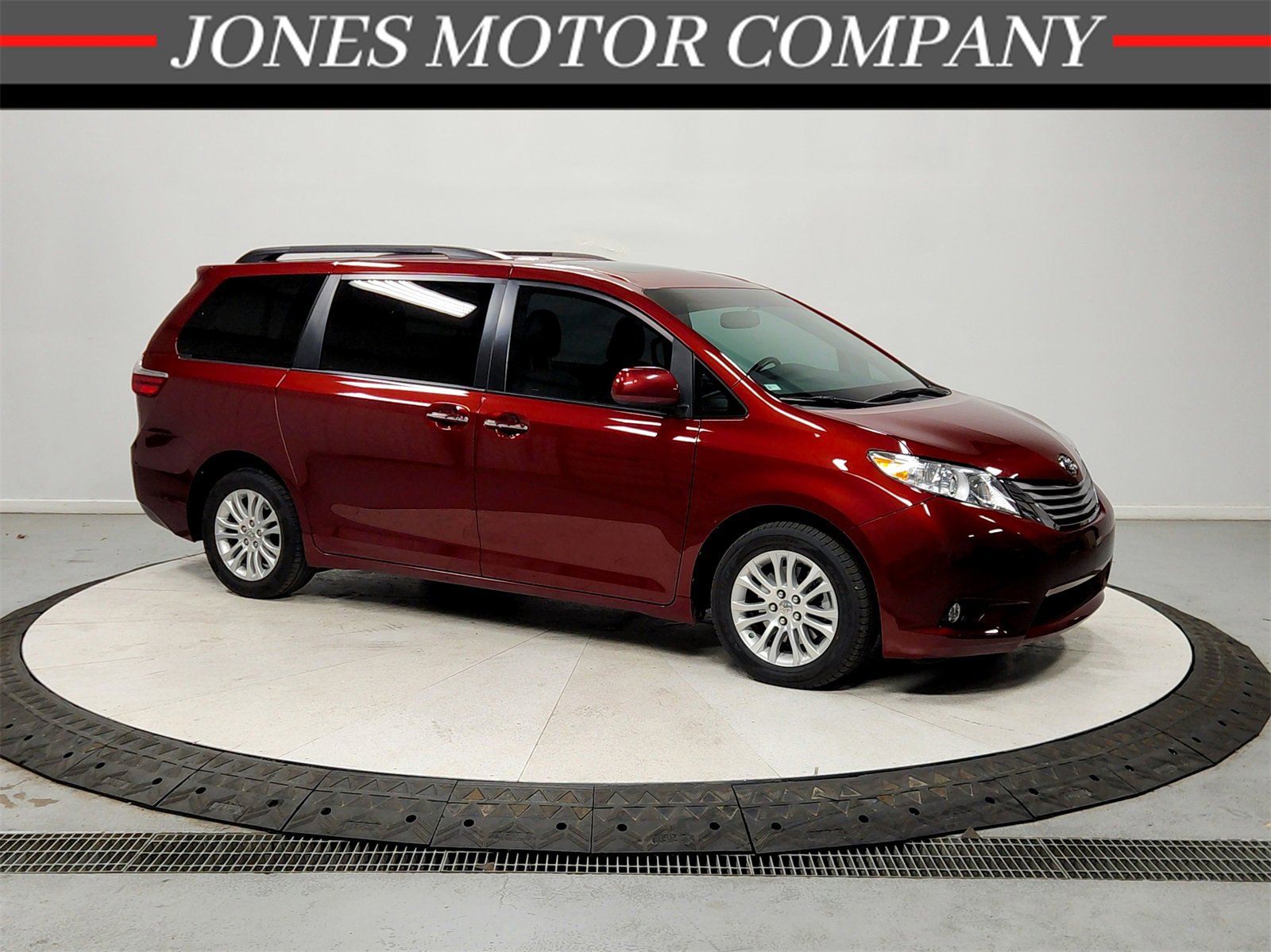 Used 2015 Toyota Sienna XLE Premium image 1