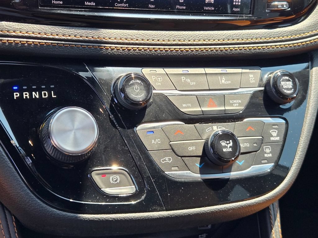 Used 2023 Chrysler Pacifica Pinnacle FWD image 19