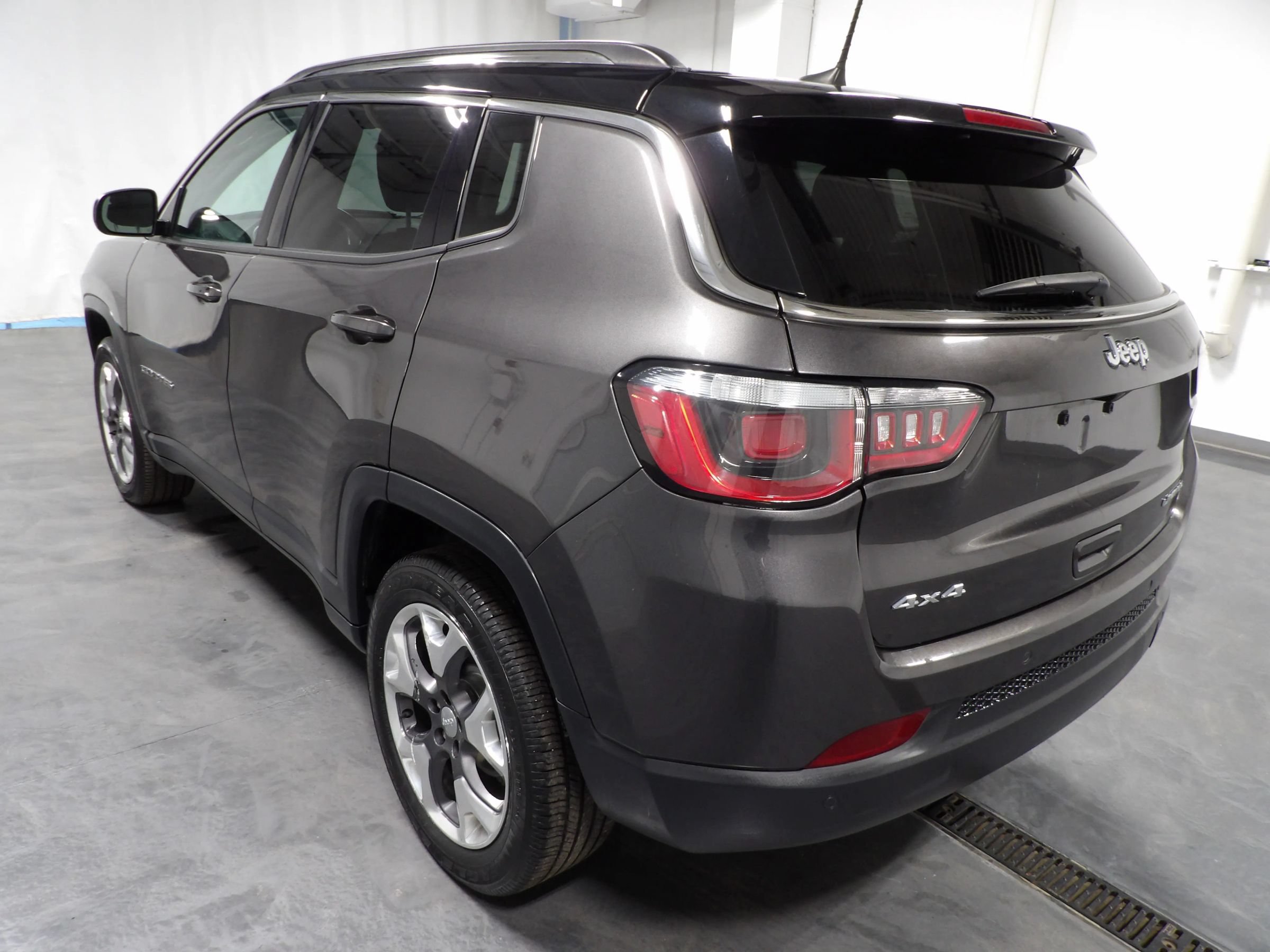 Used 2019 Jeep Compass Limited w/ Safety & Security Group AWD/4WD image 6