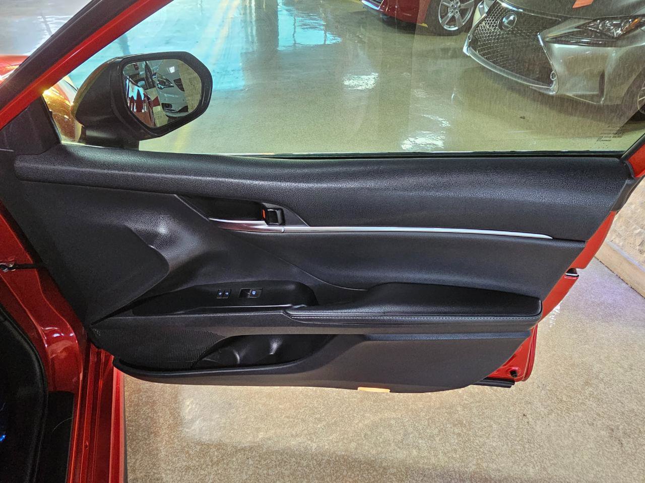 Used 2020 Toyota Camry XSE image 9