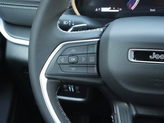 New 2025 Jeep Grand Cherokee Laredo image 16