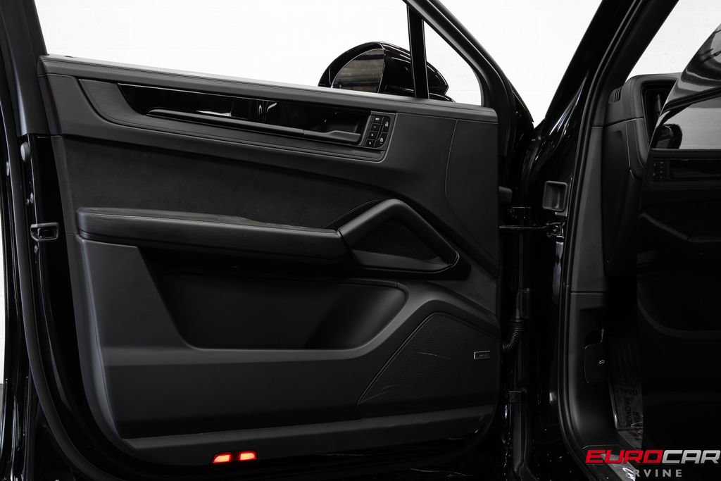 Used 2025 Porsche Cayenne GTS image 21