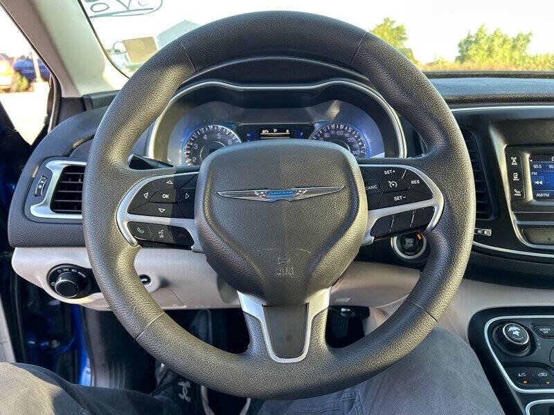 Used 2016 Chrysler 200 Limited FWD image 15