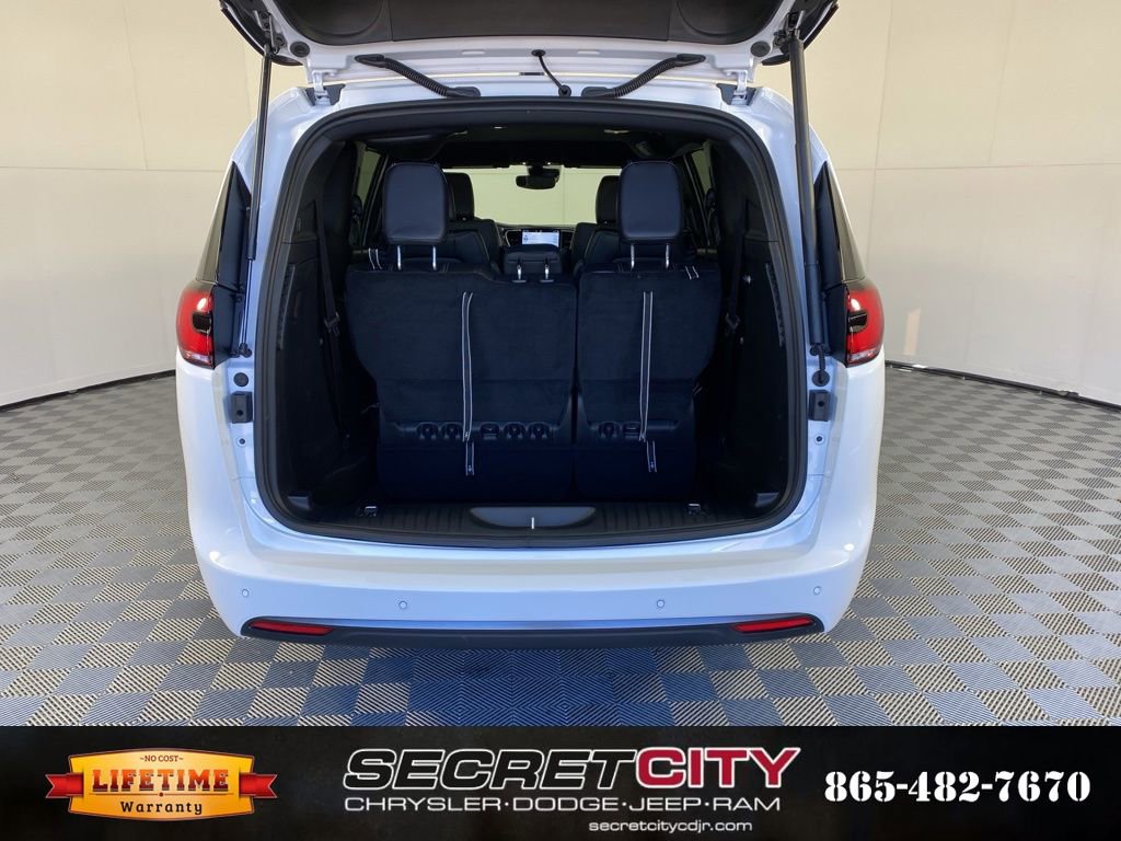 New 2026 Chrysler Pacifica Select image 32