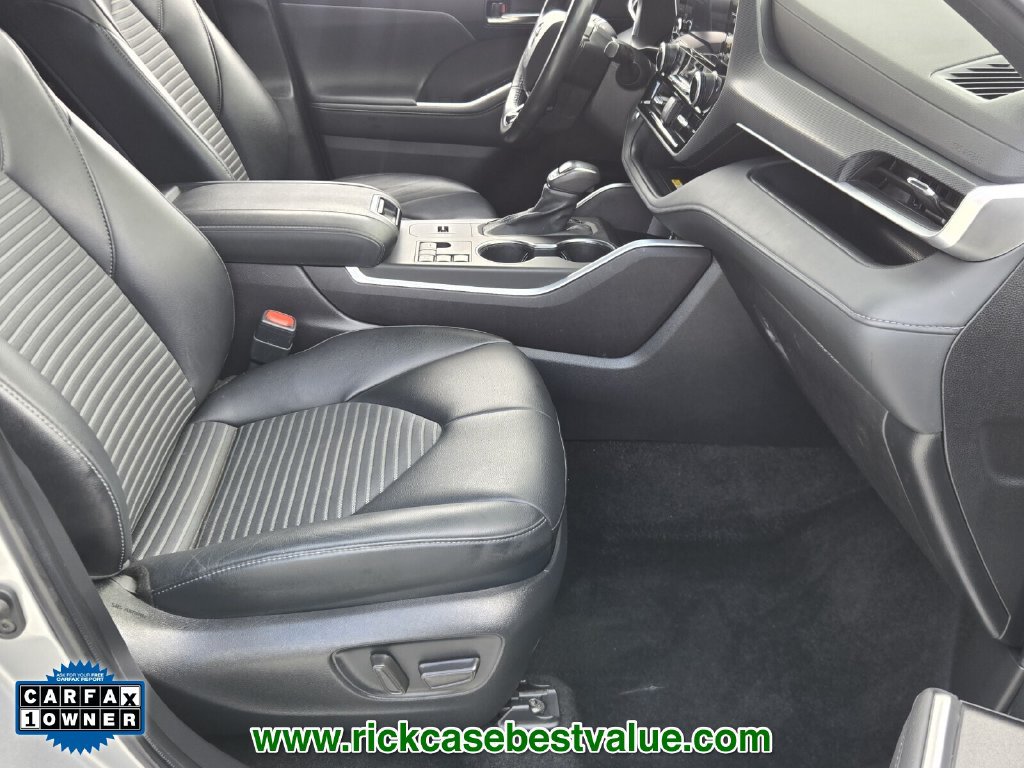 Used 2023 Toyota Highlander XSE FWD image 18
