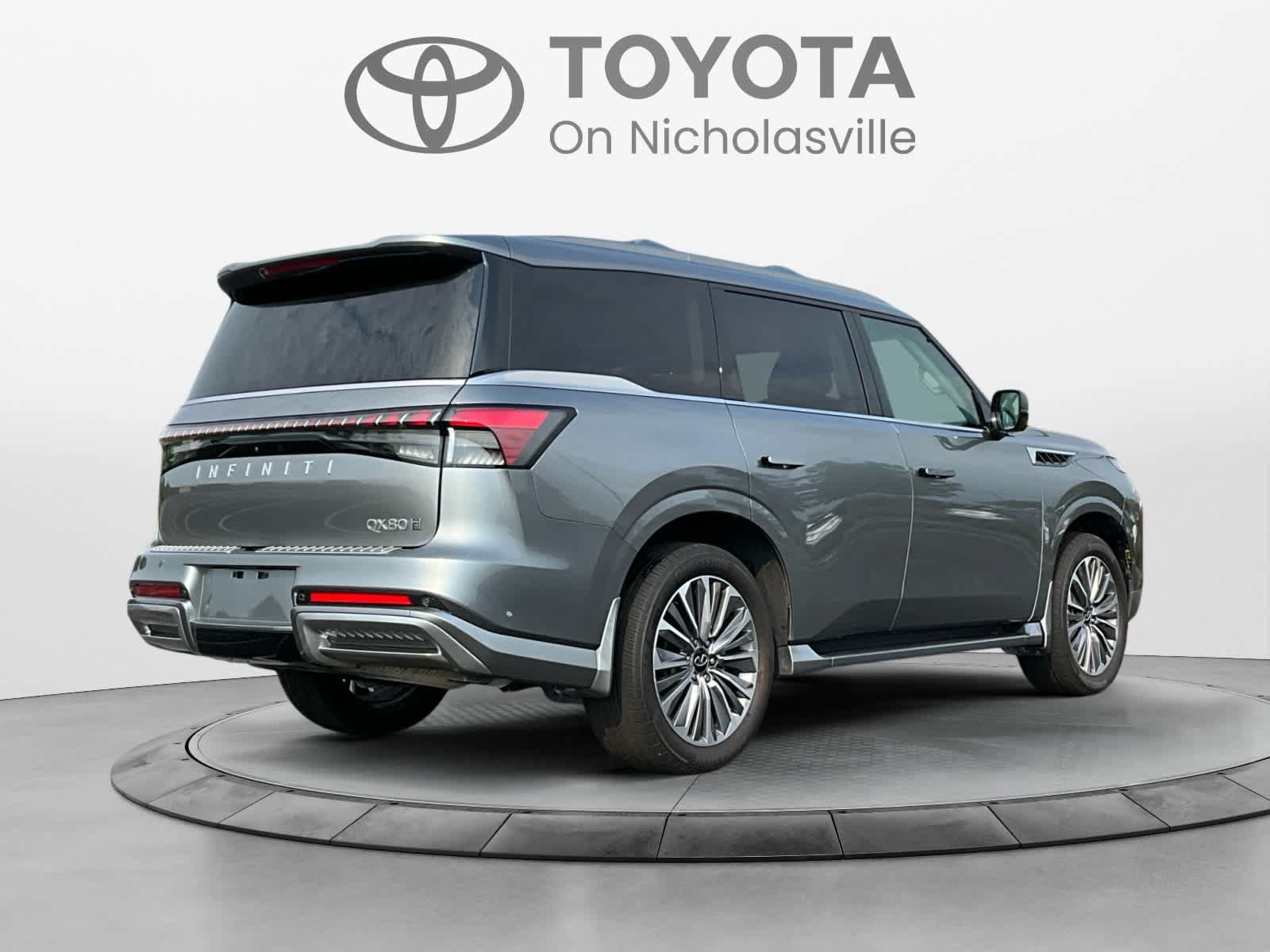 Used 2025 INFINITI QX80 Sensory w/ Exterior Package AWD/4WD image 4