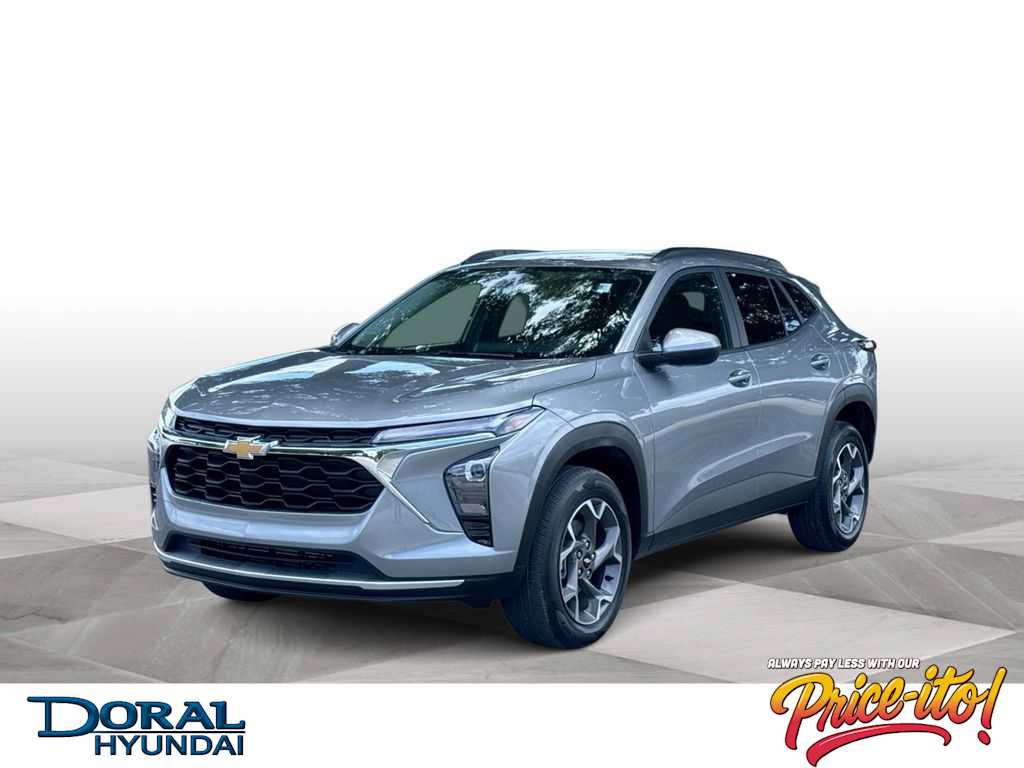 Used 2025 Chevrolet Trax LT w/ Driver Confidence Package