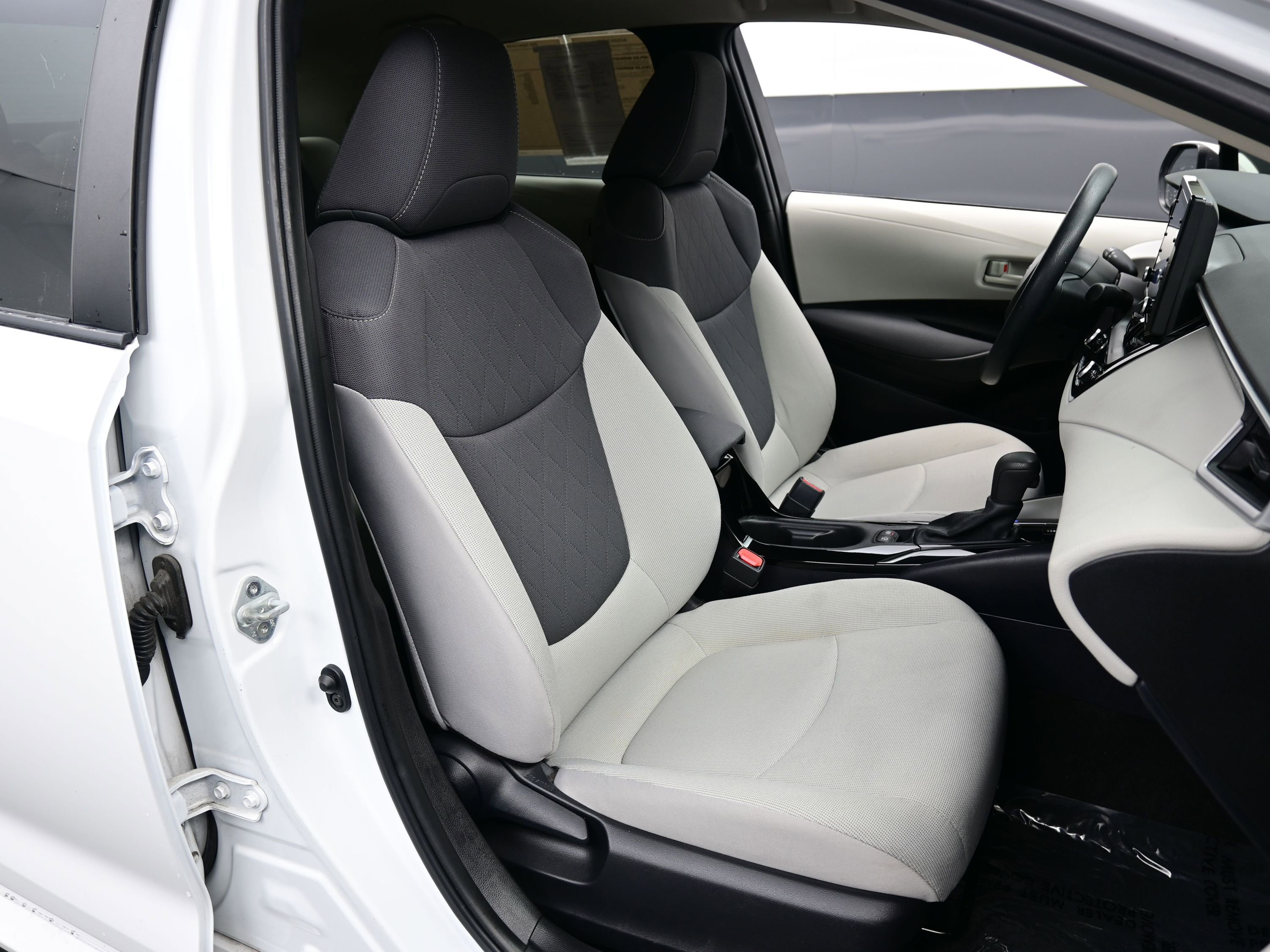 Used 2022 Toyota Corolla LE image 13