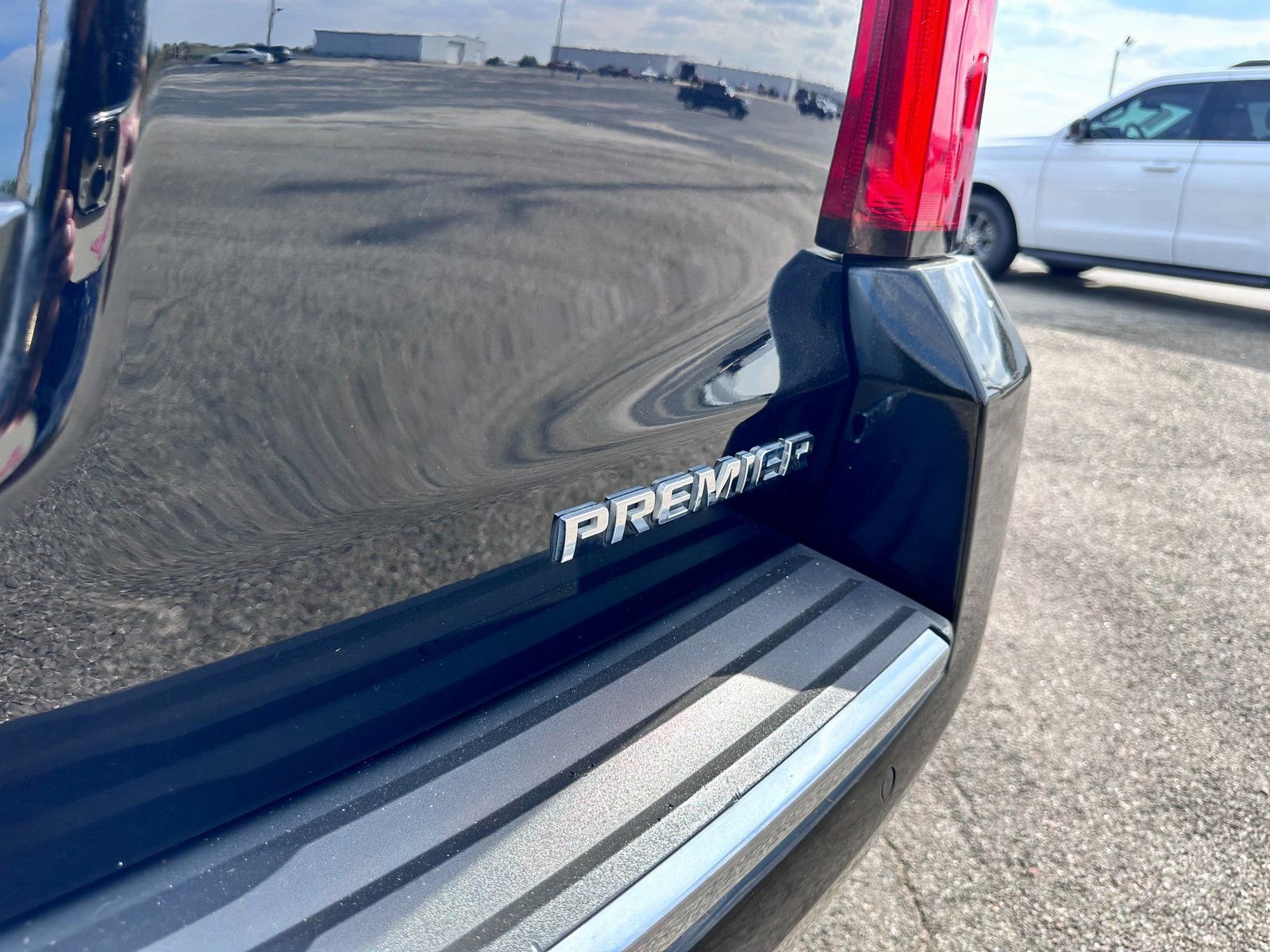 Used 2019 Chevrolet Tahoe Premier RWD image 8